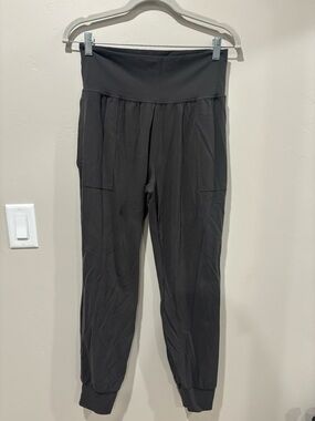 Athleta Salutation Jogger in Charcoal Gray